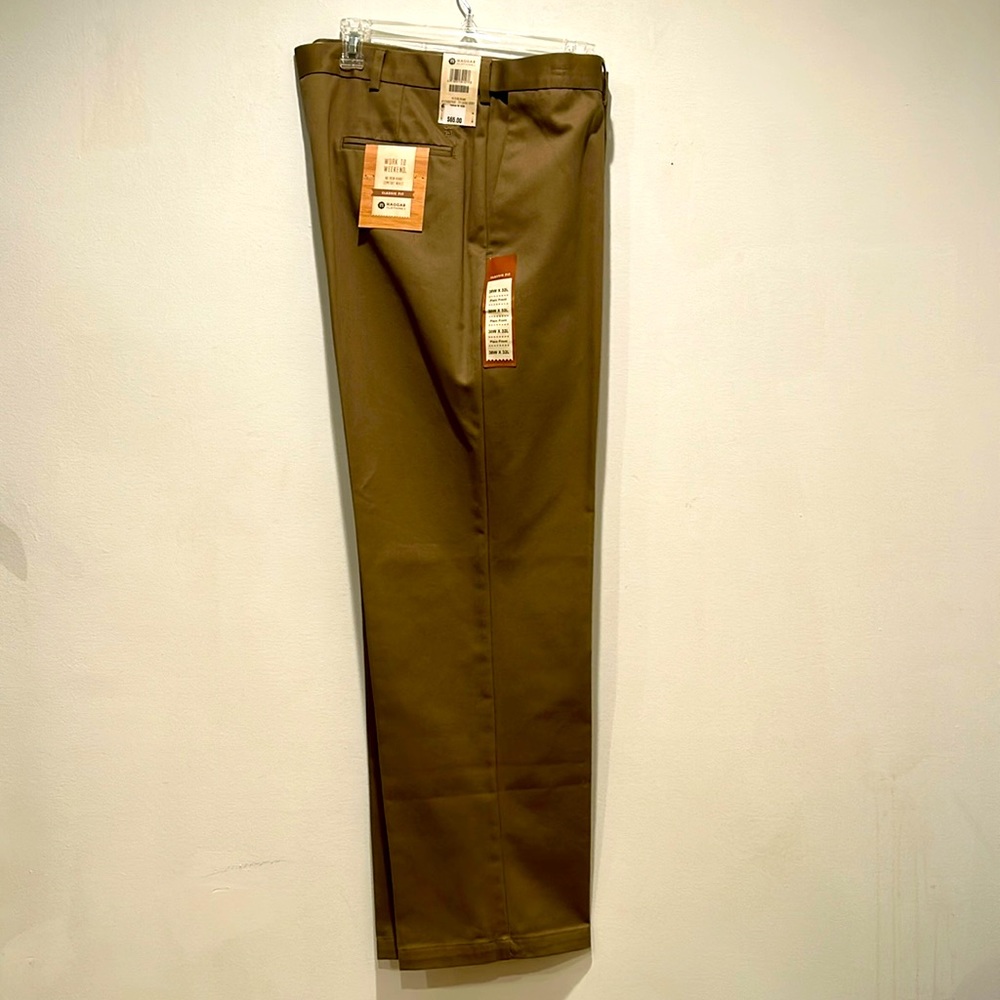 NWT Men’s Haggar Classic Fit Khaki Pant